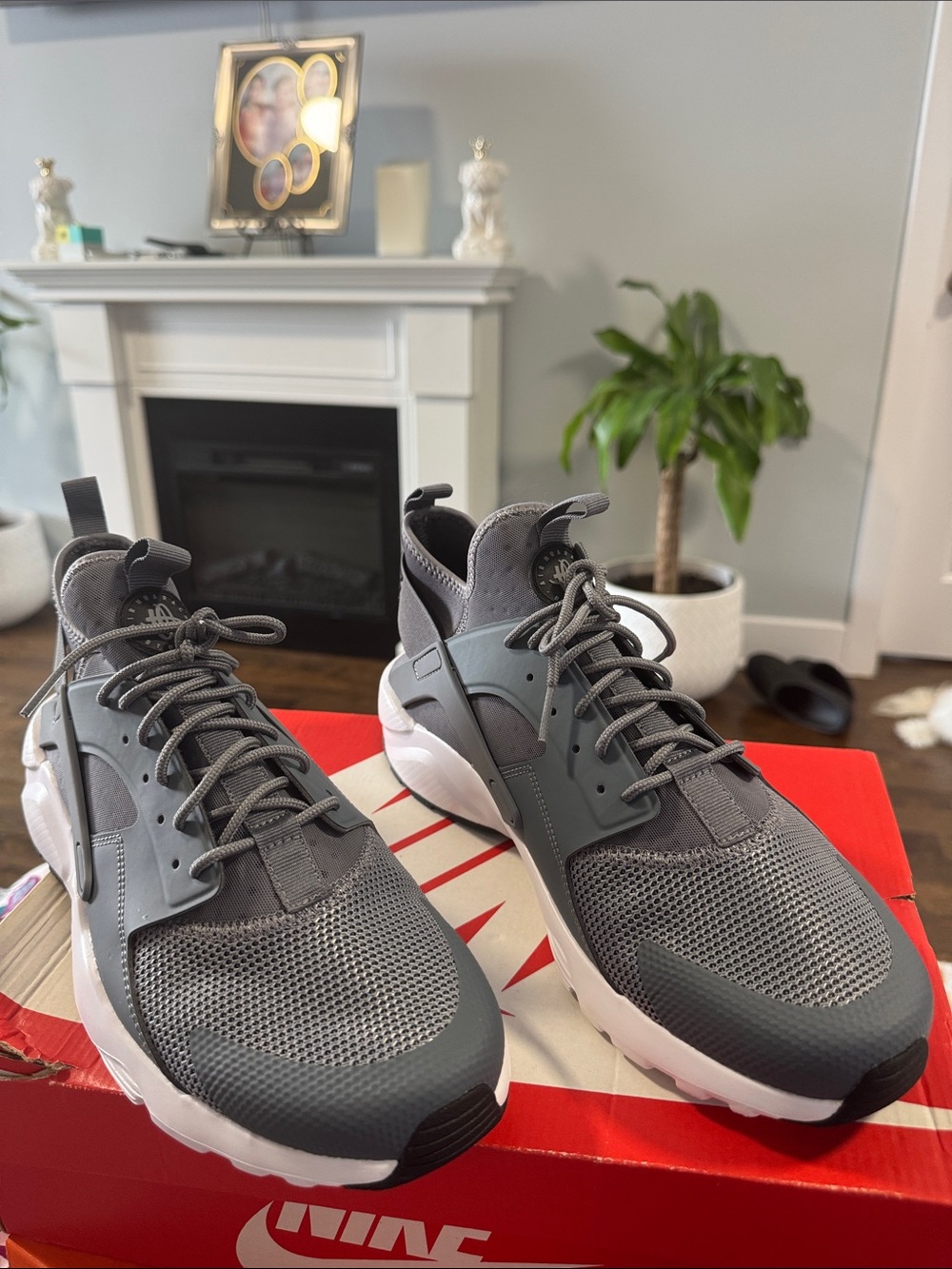 Nike Men’s Grey Lightweight Mesh Sneakers